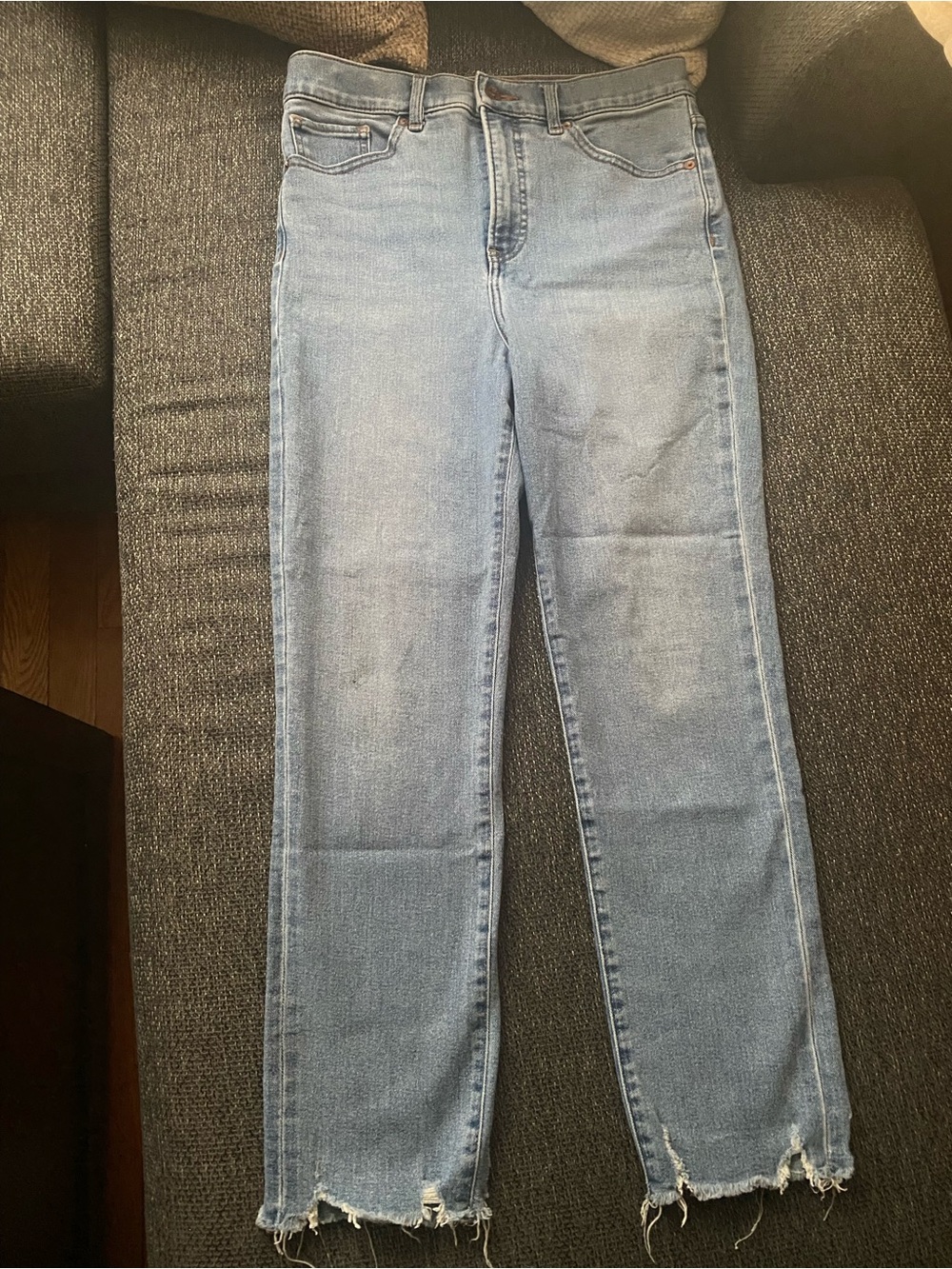 Express Slim High-Rise - Distressed ankles - Light Wash - Size 8